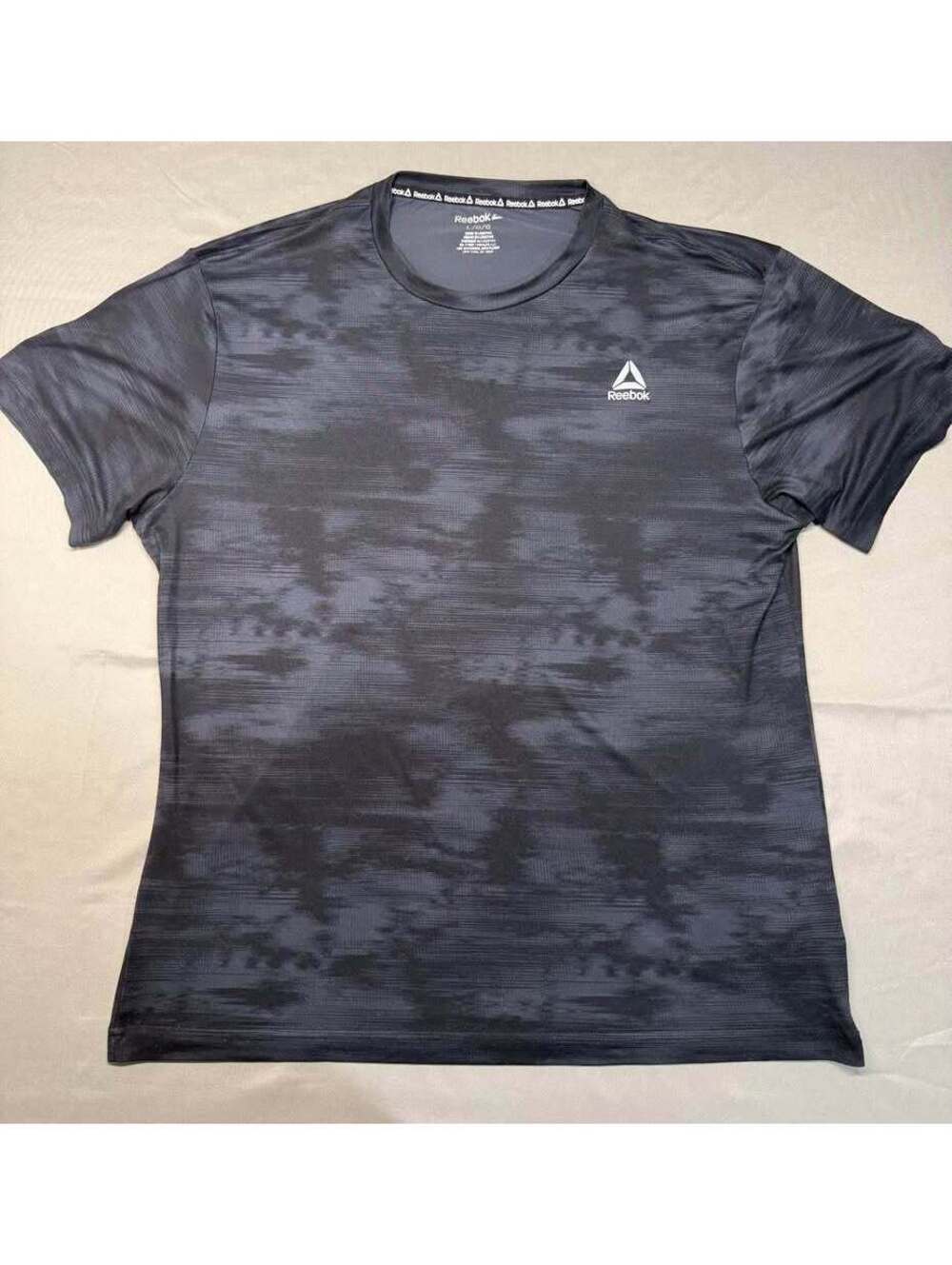 Reebok Large Short Sleeve Athletic Shirt